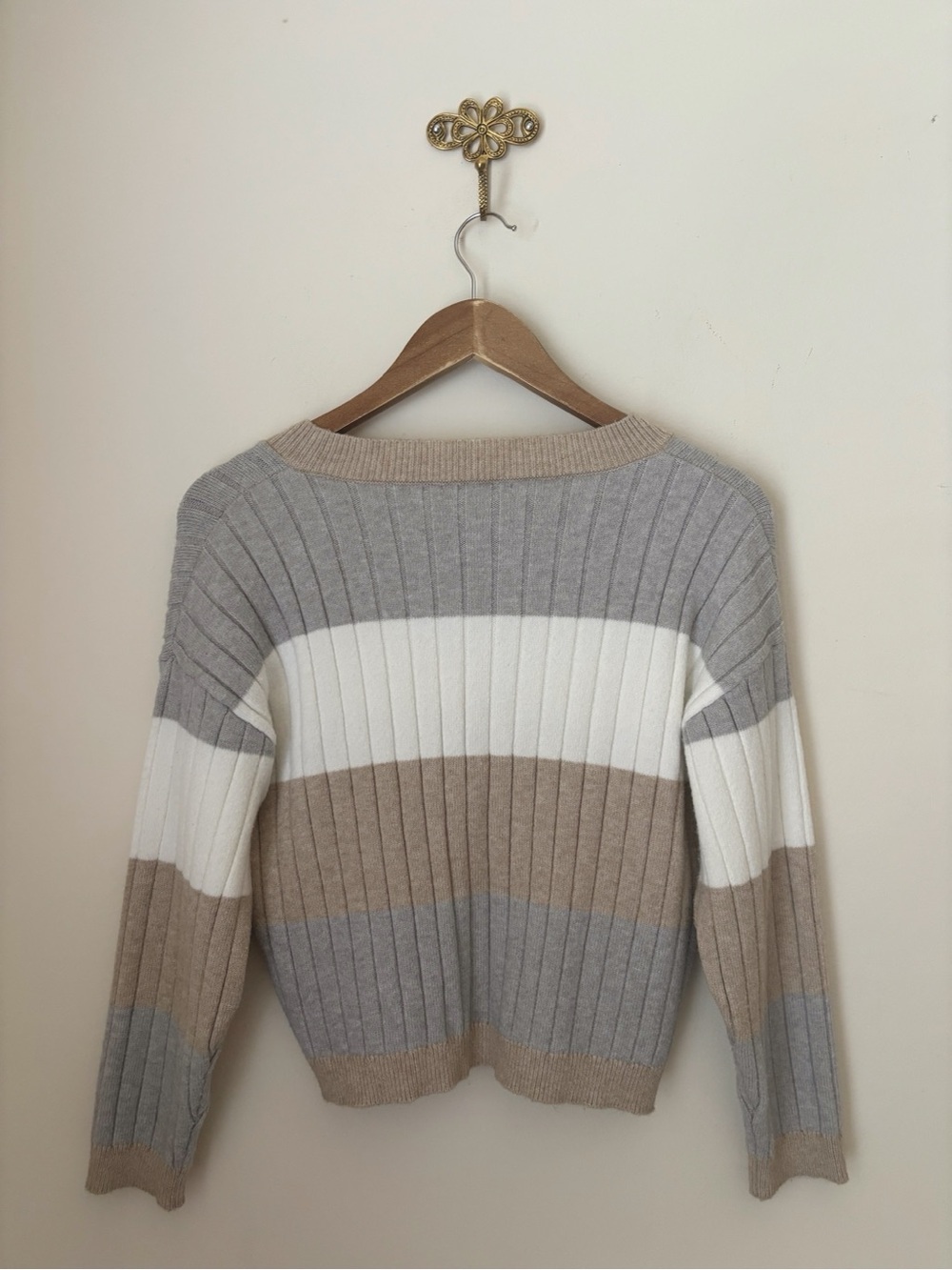 Vigoss Colorblock Ribbed V Neck Sweater Large - Picture 4 of 5